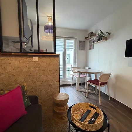 20 Sqm With Bedroom Near Montmartre Paris