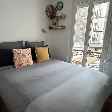 20 Sqm With Bedroom Near Montmartre Paris
