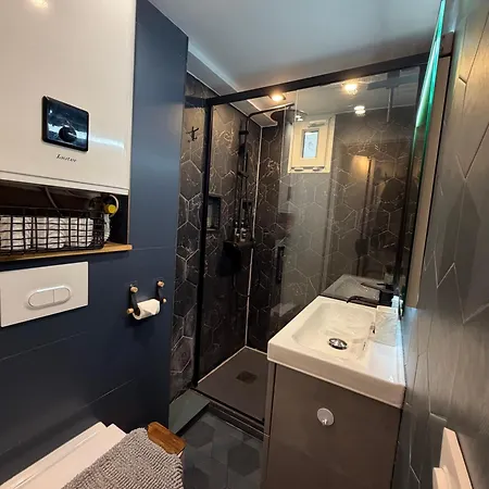 20 Sqm With Bedroom Near Montmartre Paris